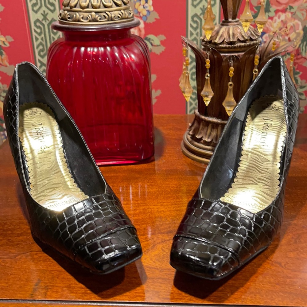 Women patent leather alligator high heel J. Renee’ shoes. Black. Size 13M $69.00